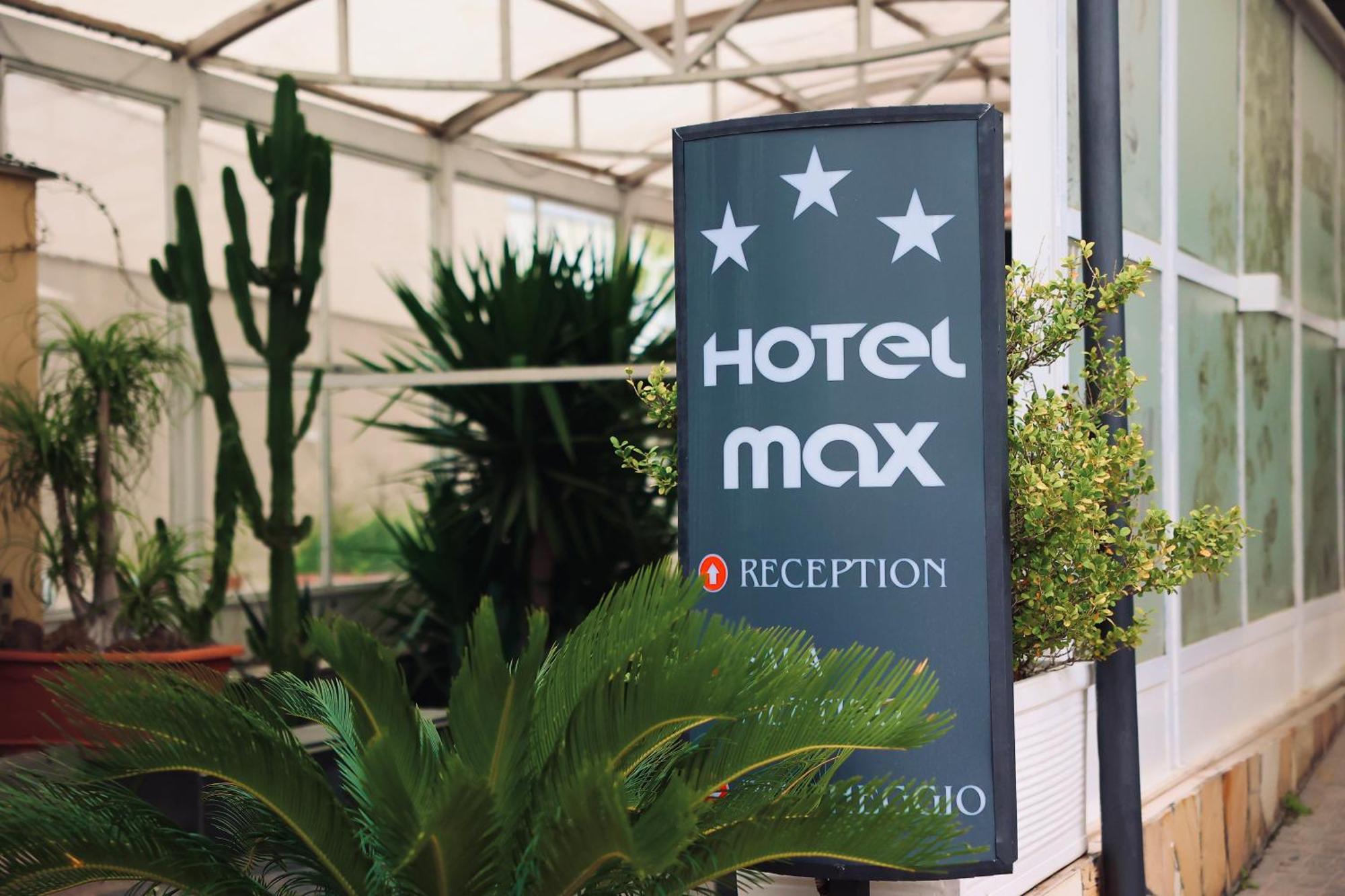 Hotel Max Aversa Exteriör bild
