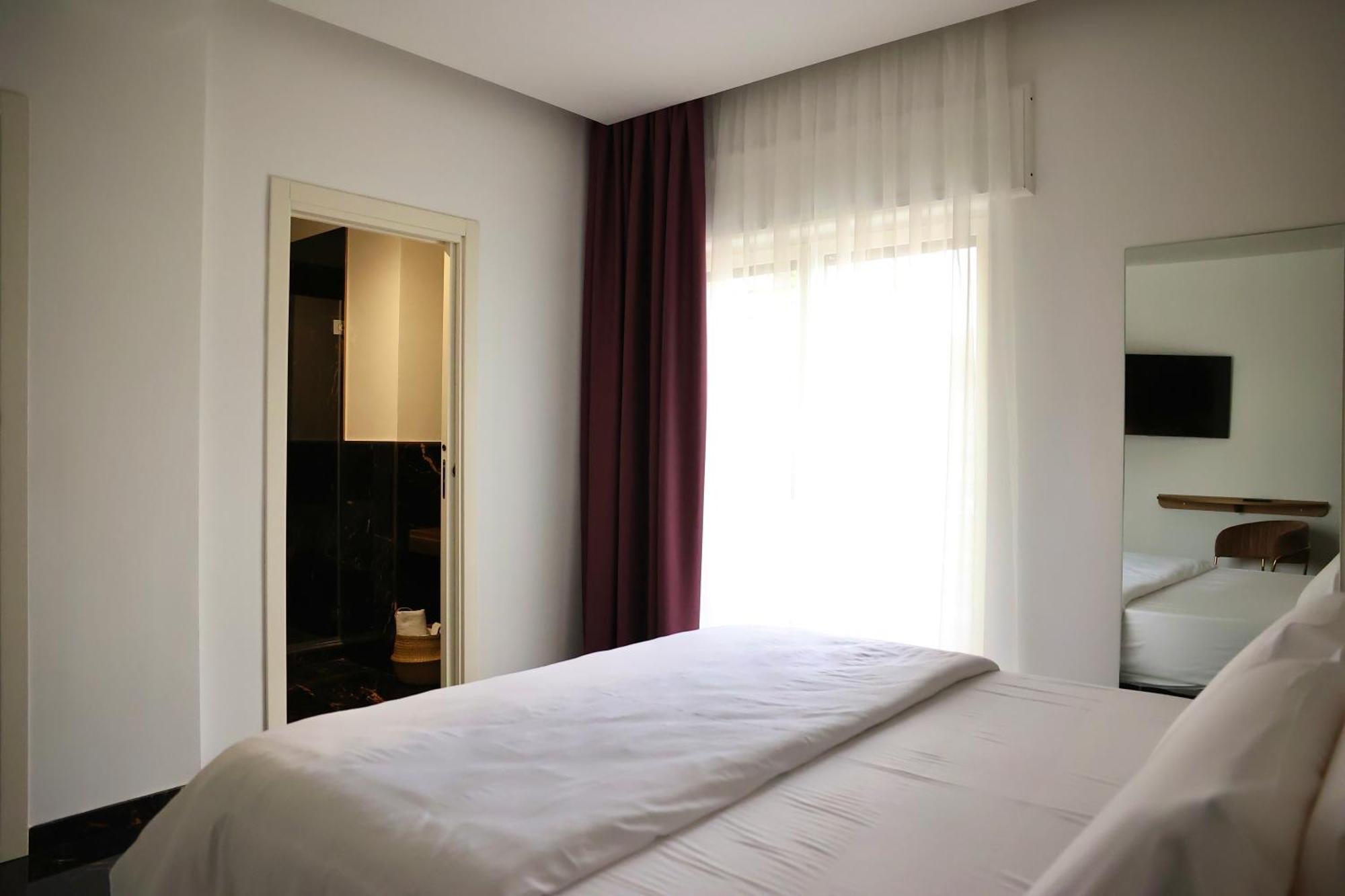 Hotel Max Aversa Exteriör bild