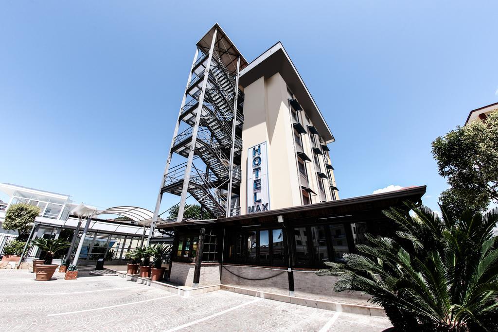 Hotel Max Aversa Exteriör bild