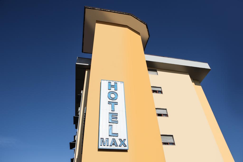 Hotel Max Aversa Exteriör bild